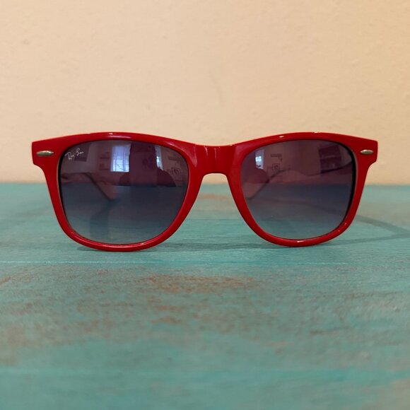 Ray-Ban Wayfarer Cat 3 Red Frame Gradient Lens Sunglasses - Picture 1 of 9